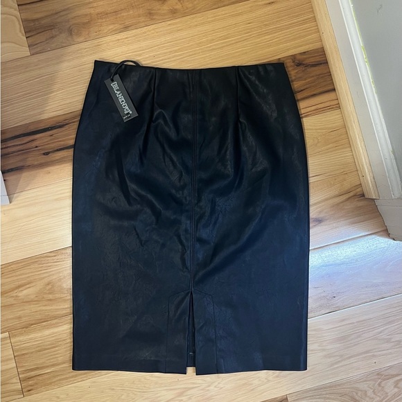 BLANKNYC NWT FAUX LEATHER SKIRT SZ 28 SMALL 6 KNEE LENGTH SIDE ZIPPER BACK SLIT - Picture 6 of 6